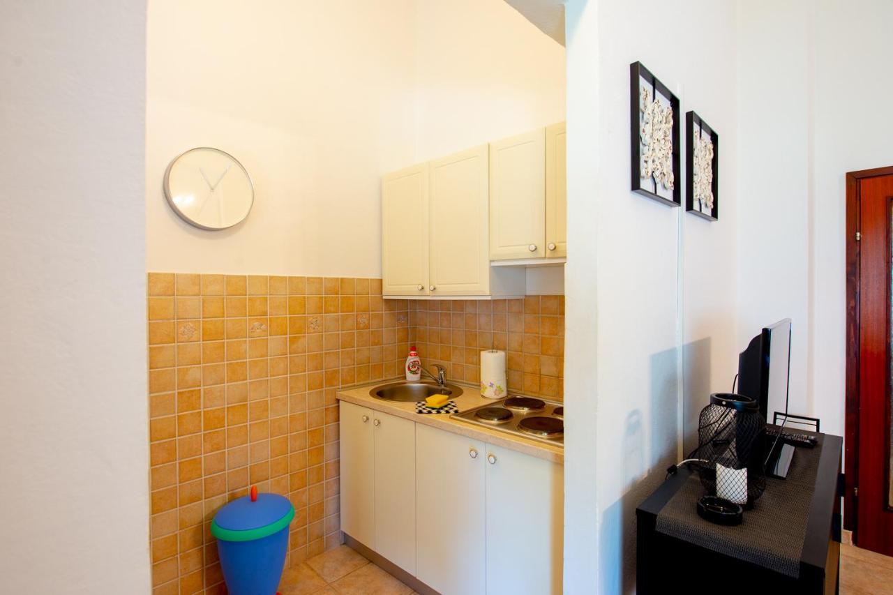 Apartments Ela Novalja Bagian luar foto